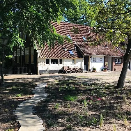 Holiday home Prachtig Gerenoveerd Bakhuis Enerene